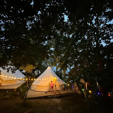 Glamping Red Woods Usedom Lutow